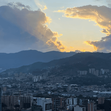 Travel Diary 1: MedellĂn